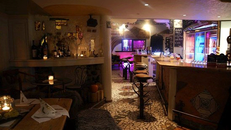 Αυστρία: Ιδιοκτήτης εστιατορίου έδειρε πελάτες για μία… λάθος παραγγελία