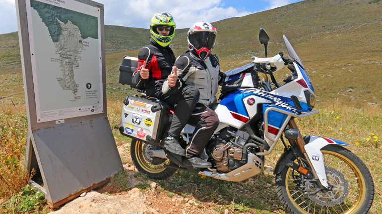 Μπαμπάς και γιος οδεύουν με μηχανή για τη Νορβηγία