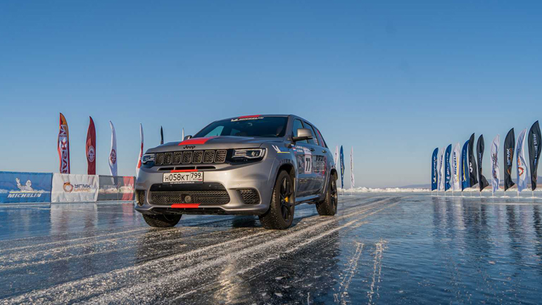 Tο Grand Cherokee Trackhawk έπιασε τα 280 χλμ./ώρα σε παγωμένη λίμνη