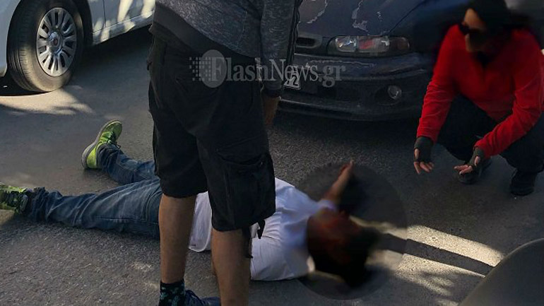 Χανιά: Νεαρός ξάπλωσε στη μέση του δρόμου και φώναζε “διορίστε με”