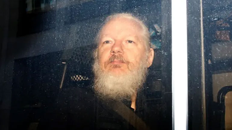 Σήμερα εξετάζεται το αίτημα έκδοσης του Τζούλιαν Ασάνζ στις ΗΠΑ