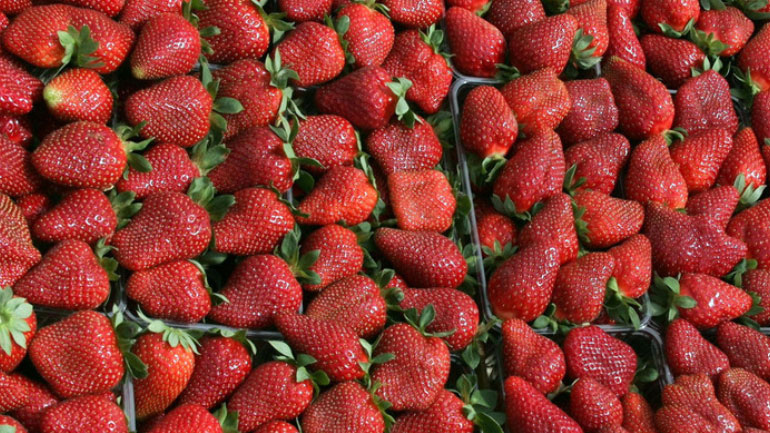 Δέσμευση φράουλας χωρίς ταυτότητα στον Πειραιά