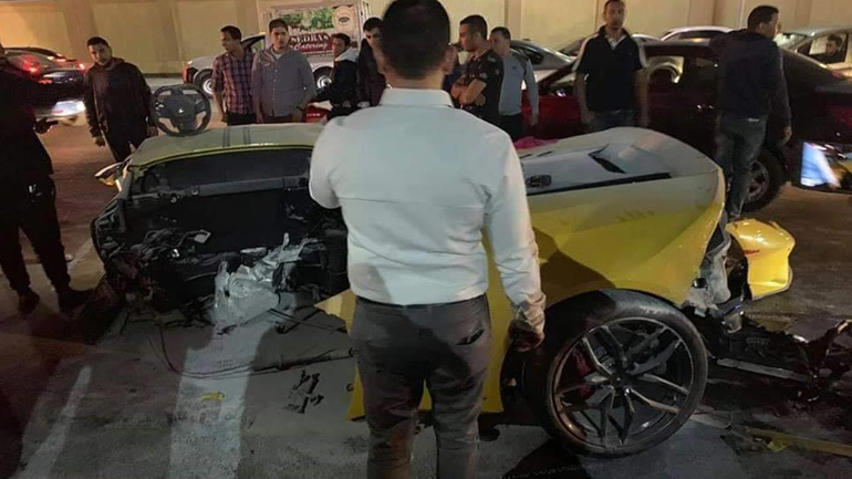 Lamborghini κόπηκε στη μέση έπειτα από ατύχημα Lamborghini κόπηκε στη μέση έπειτα από ατύχημα