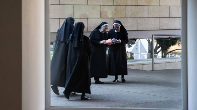 Ισπανία: Εντοπίστηκε καλόγρια να νοθεύει υπέρ του δεξιού Λαϊκού Κόμματος ψηφοδέλτια ηλικιωμένων