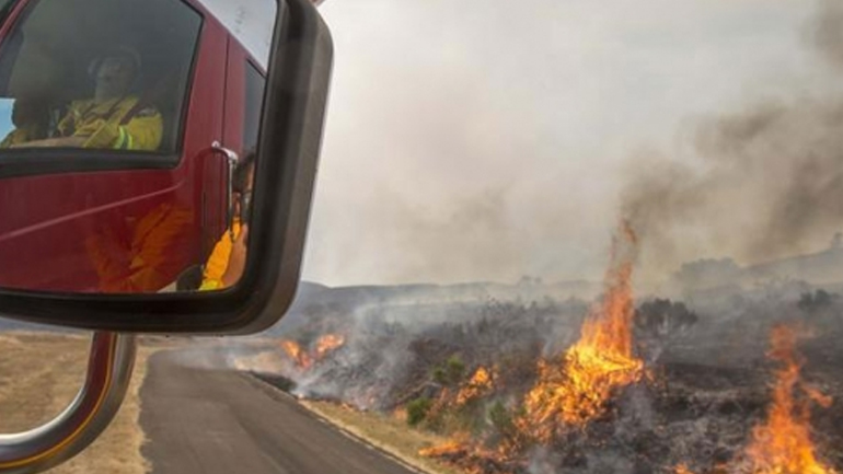 Ηράκλειο: Άναψε φωτιά στο χωράφι και κατέληξε με χειροπέδες