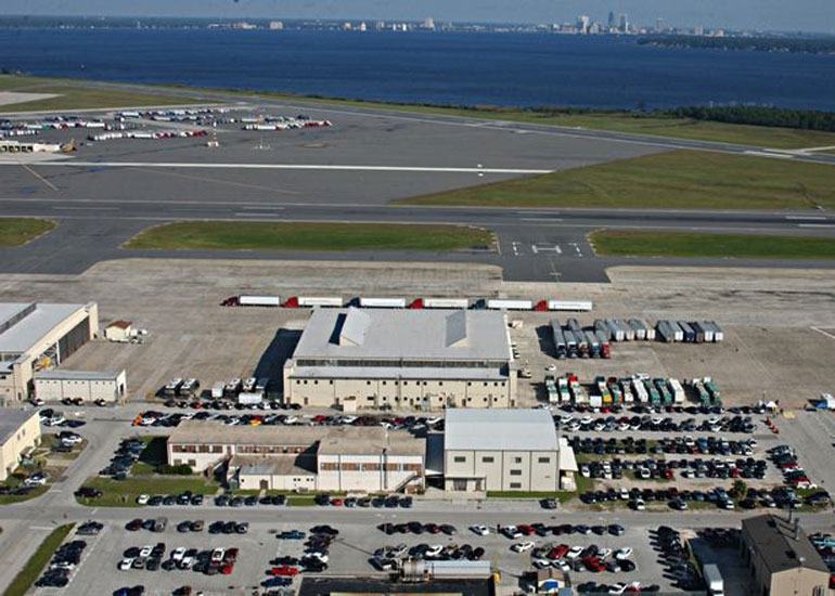 Tο αεροσκάφος κατέληξε στον ποταμό που βρίσκεται στο τέλος του διαδρόμου προσγείωσης