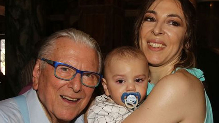 Kώστας Βουτσάς: Τα τρυφερά παιχνίδια με τον γιο του!