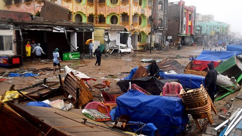 Ινδία: Ο κυκλώνας Φάνι κατευθύνεται προς Καλκούτα και Μπανγκλαντές- Στους οκτώ οι νεκροί