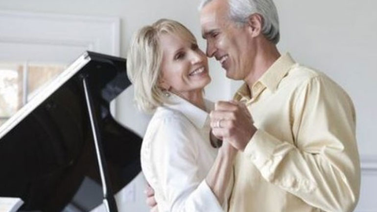 Αμερικανική δημοσκόπηση δείχνει ότι το σεξ είναι σημαντικό για τη σχέση σε κάθε ηλικία