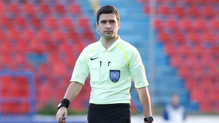 Επίθεση στον διαιτητή Τσαμούρη έξω από το σπίτι του στον Πειραιά Επίθεση στον διαιτητή Τσαμούρη έξω από το σπίτι του στον Πειραιά