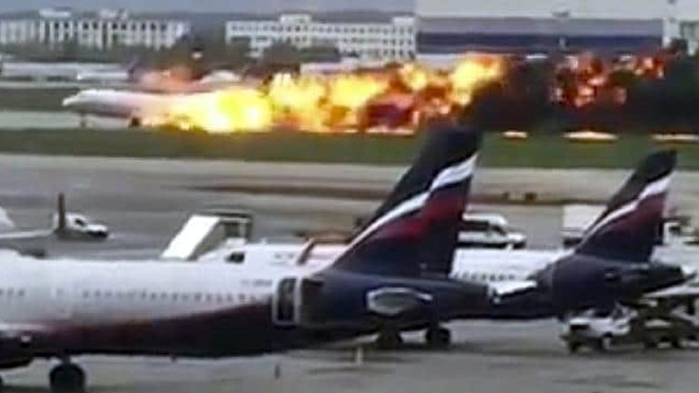 Ο πιλότος του μοιραίου Soukhoi υποστηρίζει ότι το αεροσκάφος χτυπήθηκε από κεραυνό