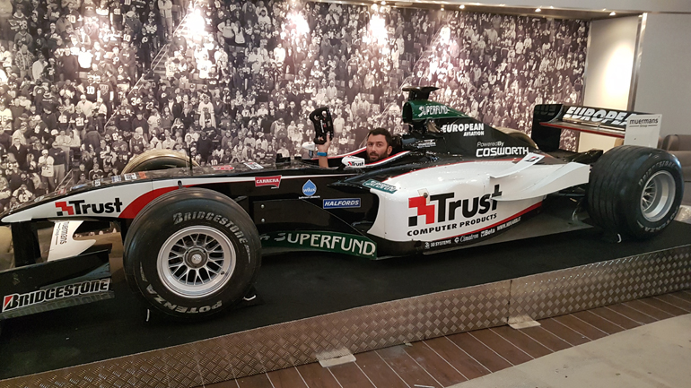 H Minardi που οδηγούσε ο Verstappen βρίσκεται στην Ελλάδα...