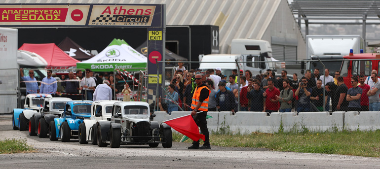 Τα Legend Cars έχουν έρθει στην Ελλάδα και όπου εμφανίζονται κλέβουν την παράσταση...