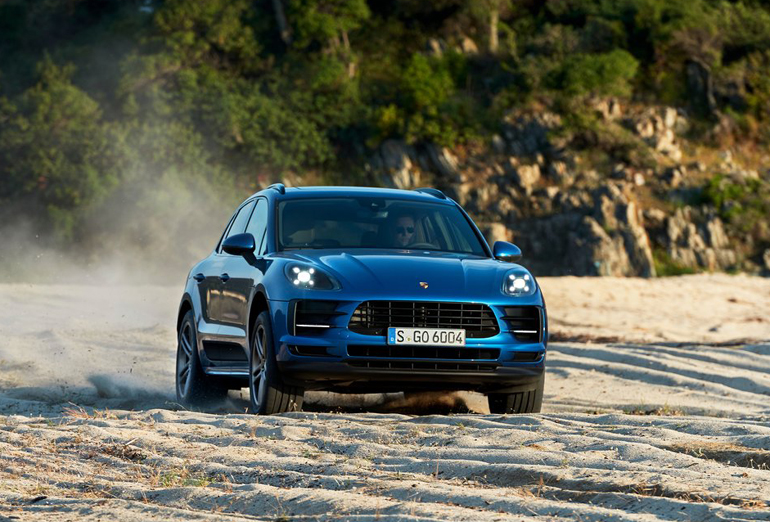 Τον Απρίλιο ταξινομήθηκαν 12 Porsche...