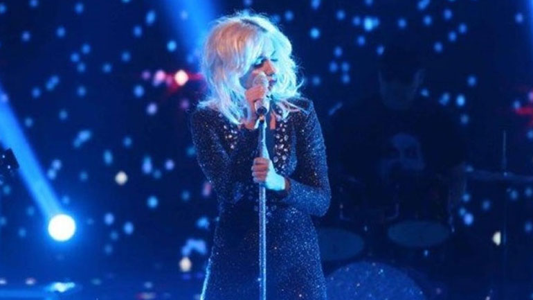 Έκλεψε τις εντυπώσεις η Κατερίνα Στικούδη ως Lady Gaga στον τελικό του YFSF!