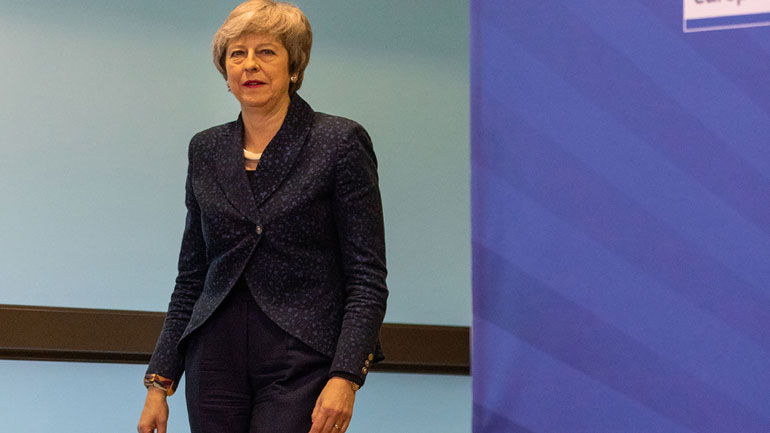 Η Τερέζα Μέι εξετάζει την διενέργεια ενός δεύτερου δημοψηφίσματος για το Brexit