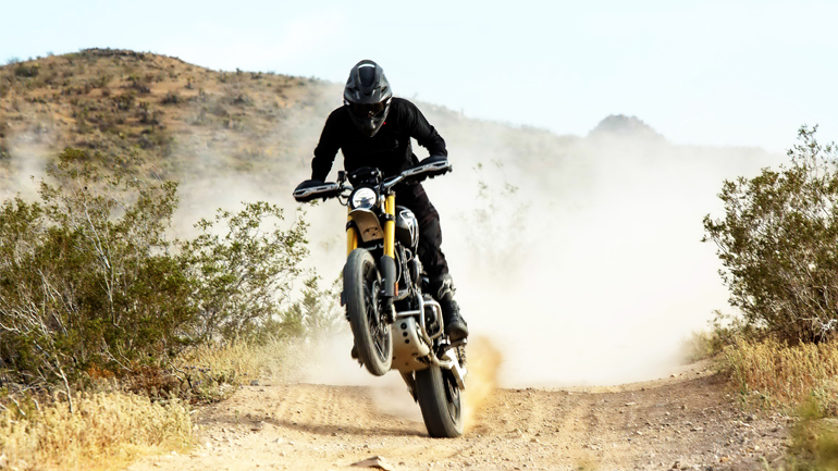 Triumph και Ernie Vigil: Στο χώμα με αξιώσεις