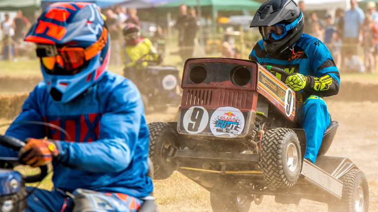 Αγώνας ταχύτητας με μηχανές του γκαζόν