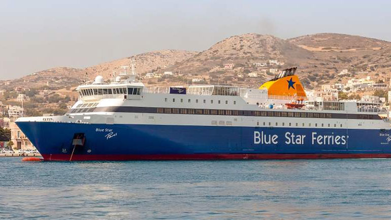 Στον Πειραιά επιστρέφει με 17 επιβάτες το «Βlue Star Paros» λόγω μηχανικής βλάβης