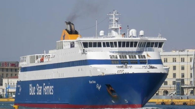 Στο λιμάνι του Πειραιά επέστρεψε με ασφάλεια το επιβατηγό οχηματαγωγό πλοίο «Blue Star Paros»