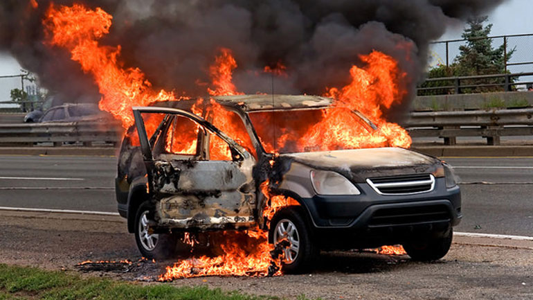Εντοπίστηκε πτώμα έπειτα από κατάσβεση πυρκαγιάς σε αυτοκίνητο