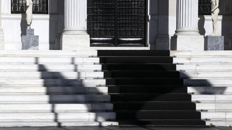 Οριστικοποιείται στο Μαξίμου το πακέτο παροχών-Στην Αθήνα και οι Θεσμοί