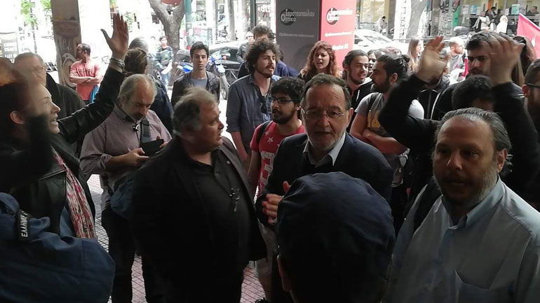 «Ντου» σε συμβολαιογραφείο για να διακοπεί πλειστηριασμός