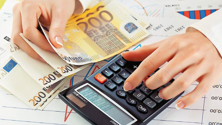 Φορολογική ελάφρυνση για όλους τους φορολογουμένους από τη μείωση της εισφοράς αλληλεγγύης