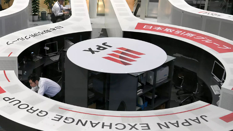 Με πτώση έκλεισε το Τόκιο