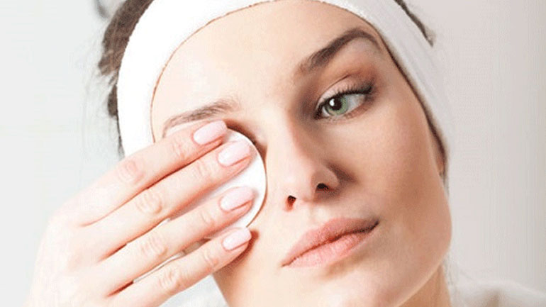 Πώς να αφαιρέσεις εύκολα την αδιάβροχη μάσκαρα από τα μάτια σου