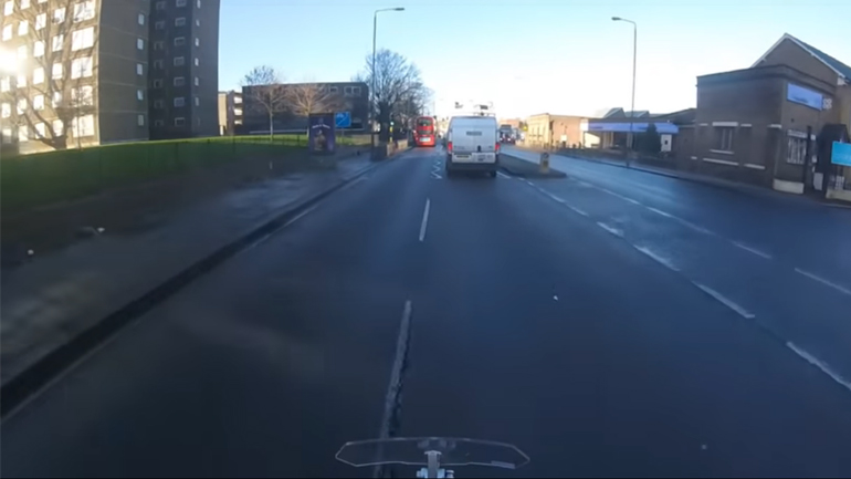 Οδηγός μηχανής vs πεζός