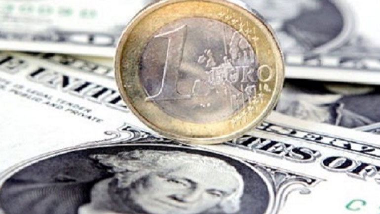 Ενισχύεται οριακά το ευρώ