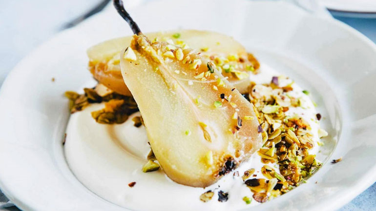 Γιαούρτι με αχλάδια και granola για να ξεκινήσεις όμορφα την ημέρα σου!