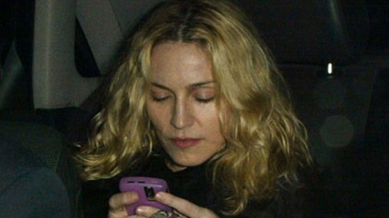 H Μαντόνα δήλωσε ότι όταν έδωσε κινητά στα παιδιά της κατέστρεψε τη… σχέση μαζί τους