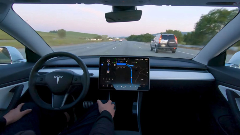 H Tesla έχει ξεφύγει τεχνολογικά