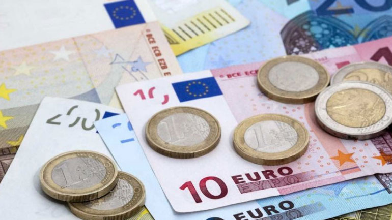 Ενισχύεται το ευρώ