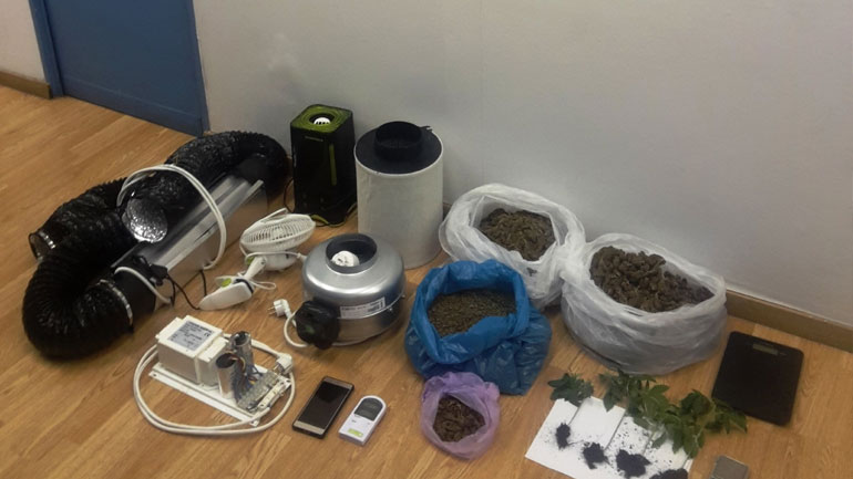 Χειροπέδες σε 25χρονο για κατοχή και εμπορία κάνναβης