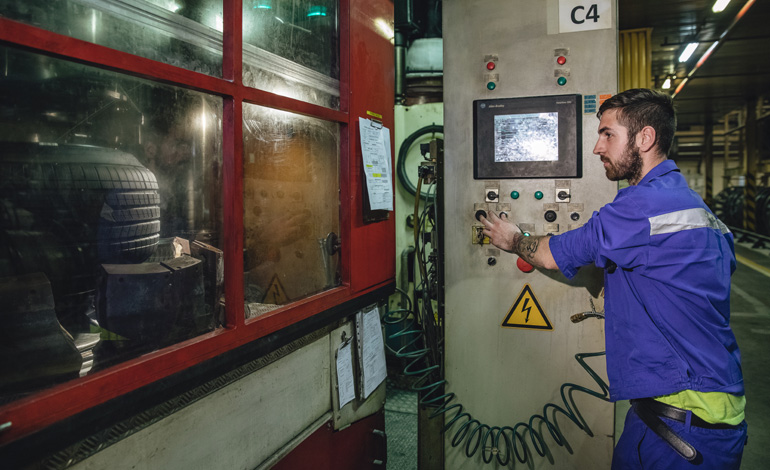 Το ελαστικό έχει μπει στον φούρνο για το ψήσιμο