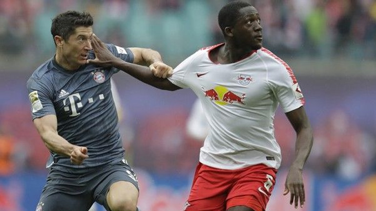 Αναβολή στη στέψη της Μπάγερν