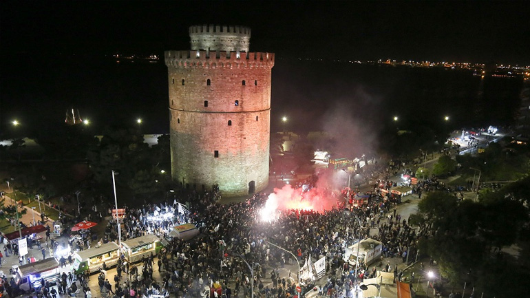 Γιόρτασαν το νταμπλ του ΠΑΟΚ σε Θεσσαλονίκη και Αθήνα