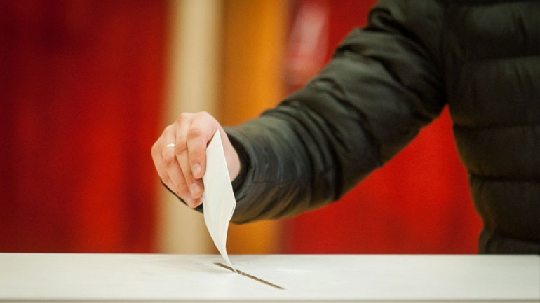 Στις κάλπες οι Λιθουανοί