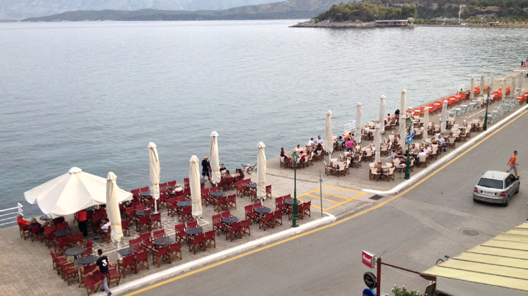 Μέθανα: Αυτοκίνητο έπεσε στη θάλασσα