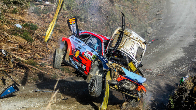 Κόβει την ανάσα το ατύχημα του Neuville