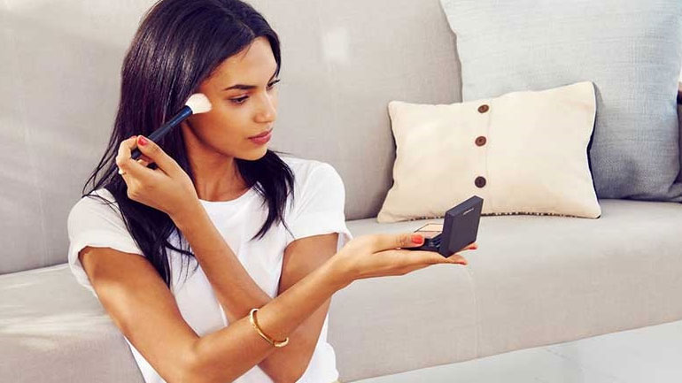 Αυτά είναι τα δύο tricks που θα κάνουν το πρόσωπό σας να δείχνει πιο λεπτό!