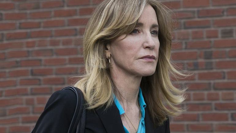  Η ηθοποιός Φελίσιτι Χάφμαν δήλωσε ένοχη για το σκάνδαλο με τις εισαγωγές παιδιών εύπορων οικογενειών σε πανεπιστήμια