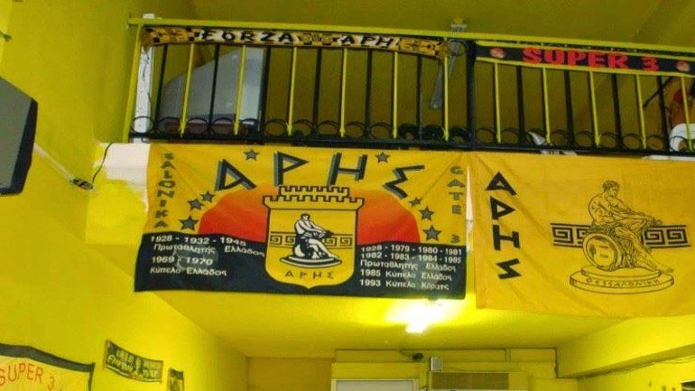 Ελεύθεροι με περιοριστικούς όρους οι πέντε νεαροί που κατηγορούνται για επίθεση σε σύνδεσμο του Άρη