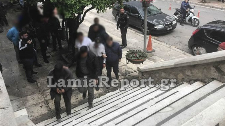 Ξεδιπλώνεται η ιστορία φρίκης στα δικαστήρια Λαμίας με τον πατέρα που εξέδιδε την ΑμεΑ κόρη του