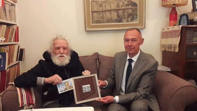 Τον Μανώλη Γλέζο επισκέφθηκε ο Ρώσος πρέσβης