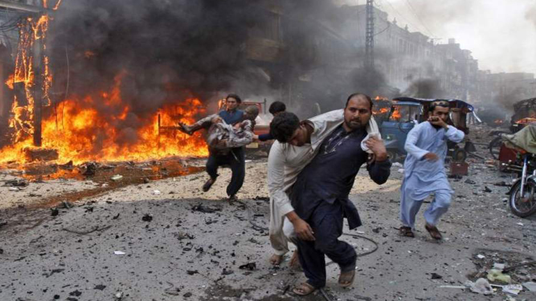 Πακιστάν: 4 αστυνομικοί σκοτώθηκαν και 11 πολίτες τραυματίστηκαν σε βομβιστική επίθεση 