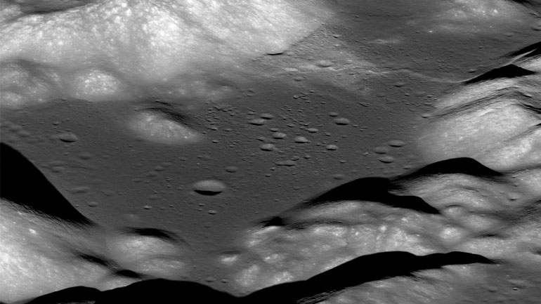 Η Σελήνη παραμένει τεκτονικά ενεργή και γεννά σεισμούς καθώς συρρικνώνεται αργά σαν… σταφίδα